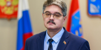 Анатолий Широков: Государственный флаг олицетворяет свободу и независимость, веру и верность идеалам, силу державности и единство нашего народа - Kolyma.Ru
