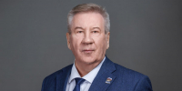 Борис Хохряков: Триколор объединяет всех нас: от Калининграда до Югры, от больших мегаполисов до маленьких таёжных посёлков - Единая Россия