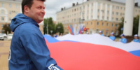 Юрий Моисеев поздравил калужан с Днём Государственного флага Российской Федерации - Калужский перекрёсток