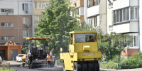 Во дворах на улице Дмитриева уложили новый асфальт - Вечерний Омск