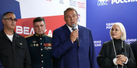 Толстой: Российский триколор — символ единства большой страны - Вечерняя Москва