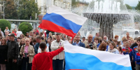«Флаг державы — символ славы!»: в Кемерове прошла праздничная программа ко Дню Государственного флага России - Администрация города