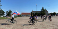 В брянской Красной Горе в честь Дня Государственного флага Российской Федерации организовали велопробег - Красногорская Жизнь