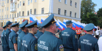 Руководство и личный состав ГУ МЧС России по Орловской области приняли участие в торжественном митинге ко Дню флага РФ - МЧС