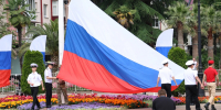 В Краснодаре подняли российский триколор в День Государственного флага - Комсомольская Правда