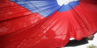 Полотнище российского флага развернули на Спортивной набережной во Владивостоке - КП Владивосток