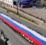 В Омске на Любинском проспекте развернули огромный триколор - Вечерний Омск