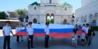 В Астраханском кремле состоялась акция, посвященная Дню Государственного флага России - СУ СК РФ