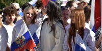 Под одним флагом: как Славянский район отметил главный государственный праздник. - Газета Заря Кубани