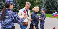 В Санкт-Петербурге сотрудники Росгвардии провели мероприятия ко Дню Государственного флага РФ - Росгвардия