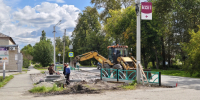 Асфальт и павильон. В Артемовском работы по обновлению остановки “Рынок” продолжаются - Газета Егоршинские Вести