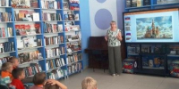 Библиотека  №1.  "Три цвета державы". Патриотический час ко дню российского флага. - ЦБС г. Саратова
