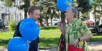 С флагом в руках: команда ЛДПР подарила костромичам праздничное настроение - ЛДПР