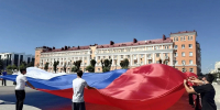 На площади в Армавире развернули огромный триколор в честь Дня Государственного флага - Муниципальный вестник Армавира