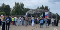 В Тихвине отмечают День Государственного флага России - ЛенТВ24
