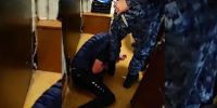 В Новосибирске спасатели освободили женщину из комнаты с вооруженным мужчиной - КП-Новосибирск