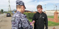 В Ужуре росгвардейцы присоединились к Всероссийской акции «Цвета Родины» - Росгвардия