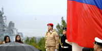 Флаг поднят, паспорта вручены: жители Североморска отмечают День Государственного флага России - Арктик-ТВ