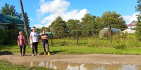 «Ямы по колено и падающий столб»: координатор ЛДПР встретилась с жителями улицы Лебедевой в Чухломе - ЛДПР