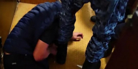 Новосибирские спасатели освободили женщину из помещения с вооруженным агрессором - Precedent.TV