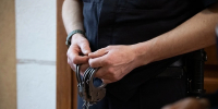 В Мирном гость разбил телефон новой знакомой за то, что она снимала ссору - Комсомольская Правда