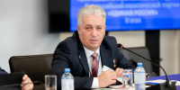 Председатель Горсобрания Сочи Виктор Филонов поздравил с днем рождения Героя Российской Федерации Евгения Федотова - Городское Собрание