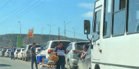 Мэрия Якутска организовала туалеты и горячее питание для автомобилистов, стоящих в очереди за топливом - Якутия.Инфо