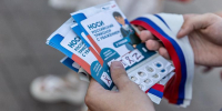 Ко Дню флага России жителям Белгородской области раздали более 100 тысяч лент-триколоров - БелПресса