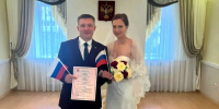 Какое трогательное и вдохновляющее событие — двойная свадьба в День Государственного флага России - Газета Приозерские ведомости