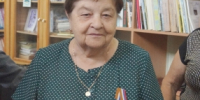 Валентина Семёновна Бело, которой как и другим волонтёрам, вручили медаль «Патриот России» - Газета Искра