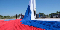 Астрахань обновила самый большой триколор в низовьях Волги - Punkt-a.info