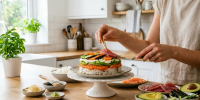 Вместо надоевшего оливье: слоёный салат «Суши-торт» — красивый и вкусный к празднику - ProGorod.Ru