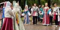 Шествие участников открыло фестиваль «Соловьиная ночь» в Пскове - Pln-Pskov.Ru