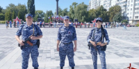 В Белгородской области росгвардейцы обеспечили охрану общественного порядка во время мероприятий, приуроченных ко Дню государственного флага - Росгвардия