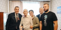 Губернатор Александр Хинштейн поздравил 103-летнего ветерана Курской битвы Михаила Жакова - Курская правда