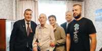 Губернатор Александр Хинштейн поздравил курского 103-летнего фронтовика Жакова - РИА Курск