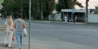 Ремонт по-воронежски: падающий бетонный забор подперли палками в столице Черноземья - Bloknot-Voronezh.Ru