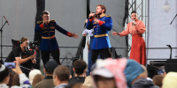 Под дождем и триколором: Маликов собрал сотни зрителей на архангельской набережной - News29.Ru