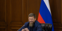Поздравление Главы ЧР, Героя России Р. А. Кадырова с Днем государственного флага РФ - Главa и Правительство