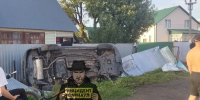 Компания отдыхающих в Барнауле отправила авто в полет в частном секторе - Сетевое издание Толк
