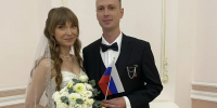 Соединяя сердца под государственным знаменем: свадьбы в День российского флага - Департамент ЗАГС
