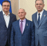 Виталий Хоценко наградил полковника полиции Юрия Виноградова - Вечерний Омск