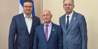 Виталий Хоценко наградил полковника полиции Юрия Виноградова за многолетнюю службу - Газета Ваша звезда