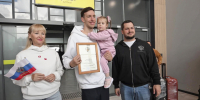 Магадан встретил чемпиона: Иван Кожакин привёз на Колыму три медали чемпионата Европы по плаванию - Администрация Магаданской области