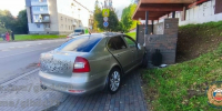 В Гвардейске легковушка врезалась в автобусную остановку - Комсомольская правда