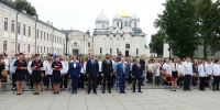Анатолий Федотов принял участие в торжественном вручении паспортов в День Государственного флага - Областная дума