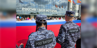 В Твери росгвардейцы приняли участие в акции «Цвета родной страны» в День Государственного флага Российской Федерации - Росгвардия