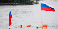 В Красноярске День флага России отметили заплывом и саночным заездом - Министерство спорта