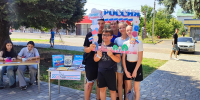 Флаг России в детских руках - Георгиевская ЦБС