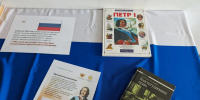 Мероприятия ко Дню флага Российской федерации прошли в библиотеке с.Оглонги - Библиотечно-музейный центр м. р. им. Полины Осипенко